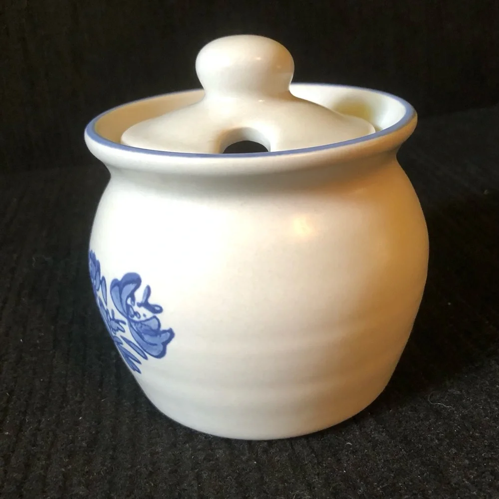 11033 Pfaltzgraff USA Yorktowne Honey Pot Jam or Jelly Jar W Lid